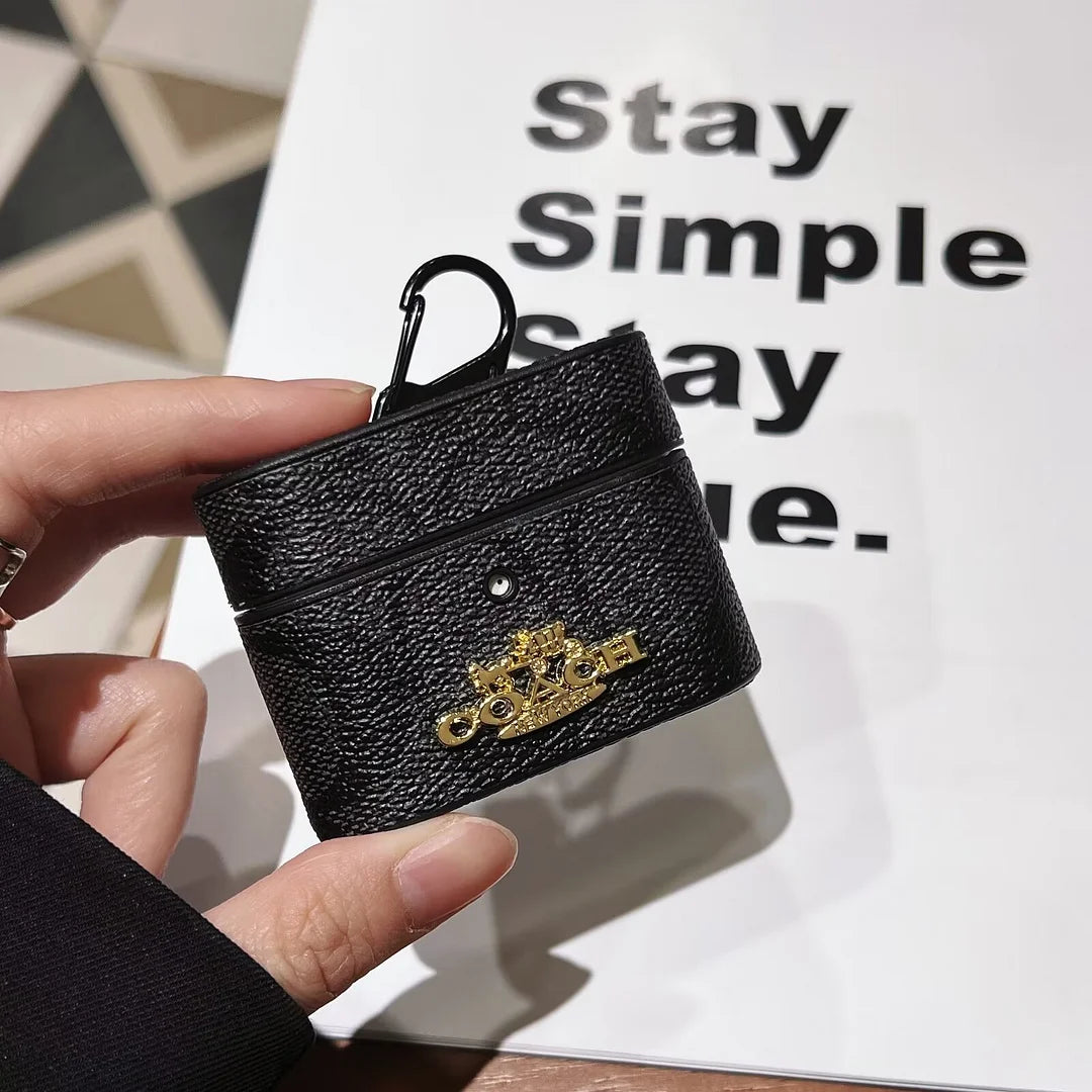 Coach經典簽名帆布金屬字母標籤蘋果無線耳機AirPods保護殼