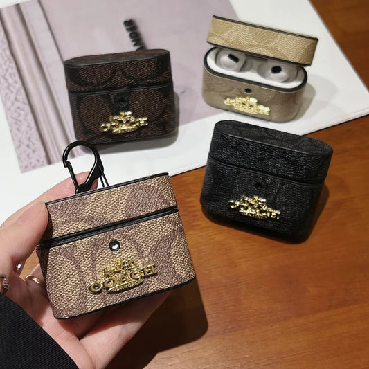 Coach經典簽名帆布金屬字母標籤蘋果無線耳機AirPods保護殼